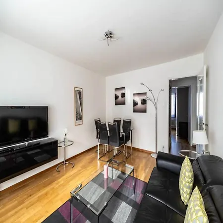 Apartment Bright 2-bedroom With Balconies In Central *